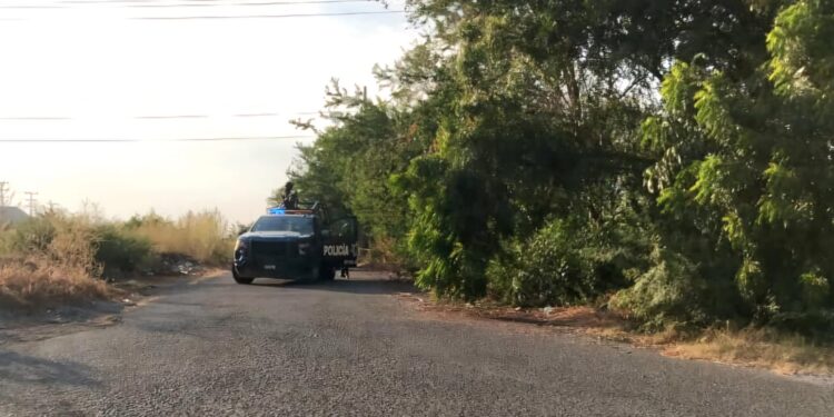 Hallan a un hombre joven ejecutado a balazos cerca de la Feria Ganadera