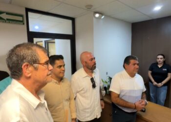 Ante el IEES ciudadanos solicitan Revocación de Mandato de Rocha Moya