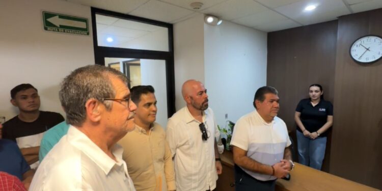 Ante el IEES ciudadanos solicitan Revocación de Mandato de Rocha Moya