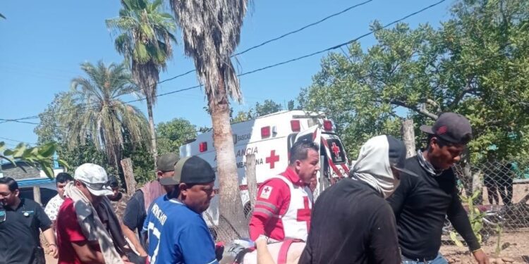 Derrumbe deja sepultado a un trabajador en San Lorenzo y su compañeros logra sacarlo con vida