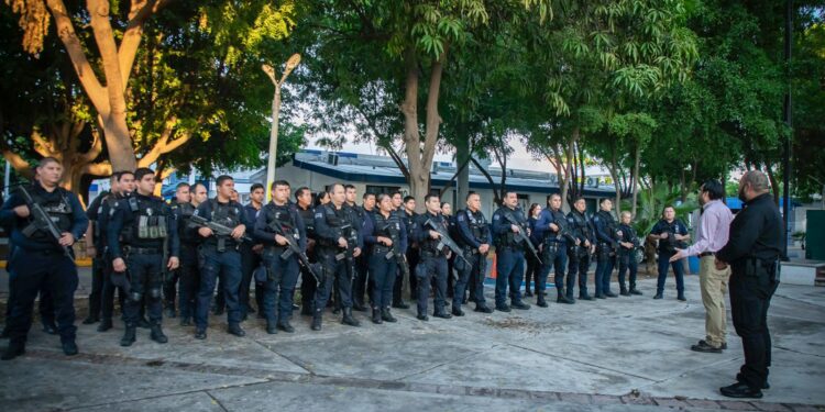 Culiacán refuerza la seguridad con entrega de armas de cargo a elementos de Tránsito y Policía Municipal