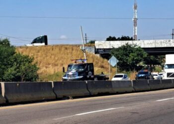 Mujer Policía lesionada en accidente de auto