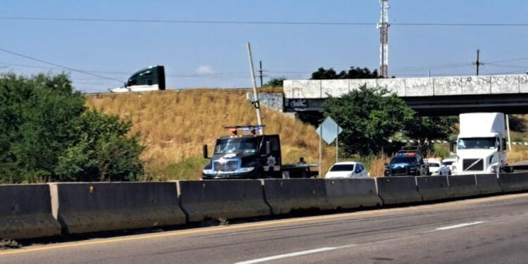 Mujer Policía lesionada en accidente de auto
