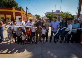 Trabajamos por el bienestar, con obras necesarias, que embellezcan las comunidades y sus entornos: Rocha Moya