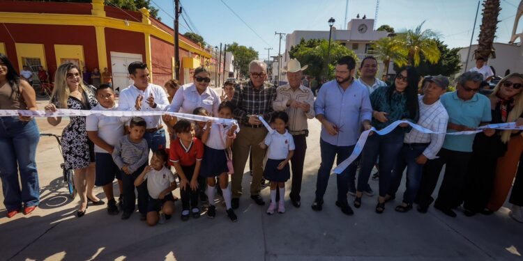 Trabajamos por el bienestar, con obras necesarias, que embellezcan las comunidades y sus entornos: Rocha Moya
