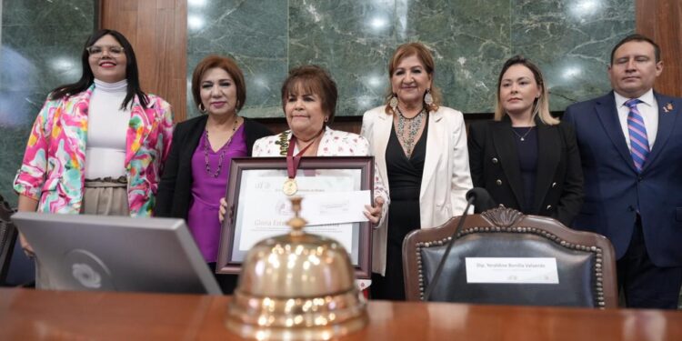 Entrega Congreso Premio a la Mujer Rural 2024 a Gloria Estela Valenzuela