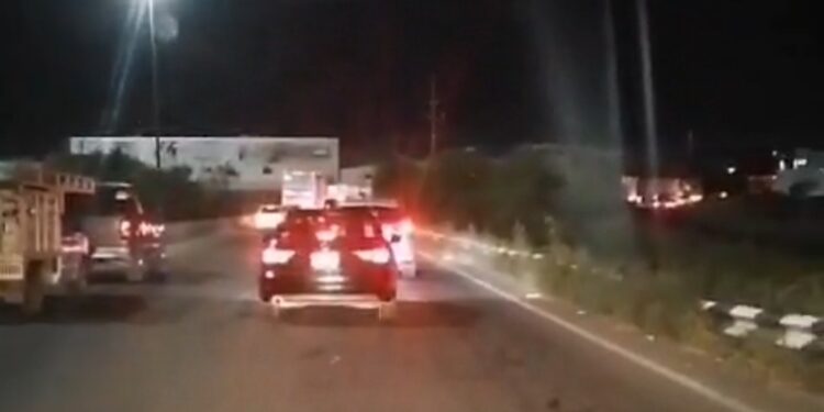 Narcobloqueo y ponchallantas en la carretera Culiacán-Eldorado