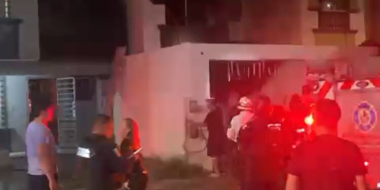 Incendió en residencia de Bonaterra deja un mujer y dos niños quemados