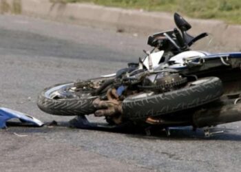 Balean a dos jóvenes en intento de despojo de una motocicleta