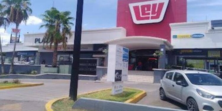 Joven asalta un banco con un supuesto artefacto explosivo en Loma Linda