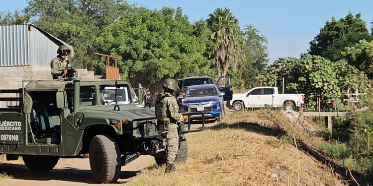 Varios vehículos y un arsenal fueron asegurados en finca de Bellavista