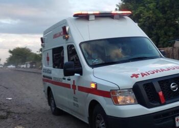 Hallan adulto golpeado a un costado de las vías del Ferrocarril