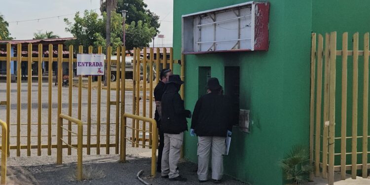 Disparan y queman la taquilla de la Feria Ganadera