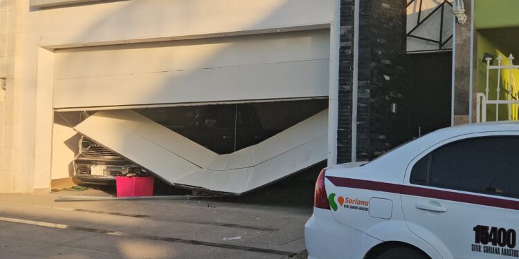 Atacan a balazos y vandallizan una residencia en la CNOP