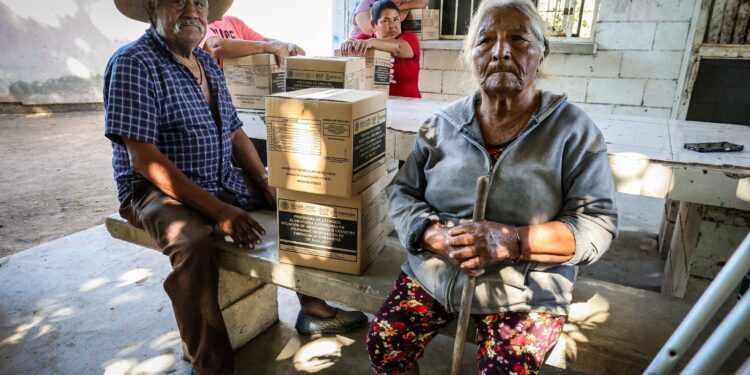 Entrega DIF Sinaloa despensas en Costa Rica y sus comunidades