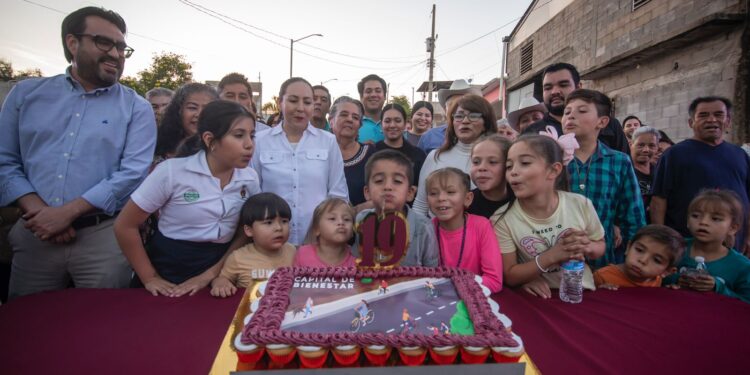 Juan de Dios Gámez entrega pavimentación de calle número 19 en colonia Lomas de Tamazula