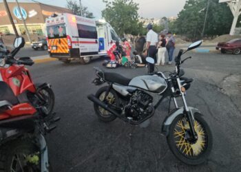 Automovilista atropella a una pareja que circulaba en motocicleta frente al Parque Culiacán 87