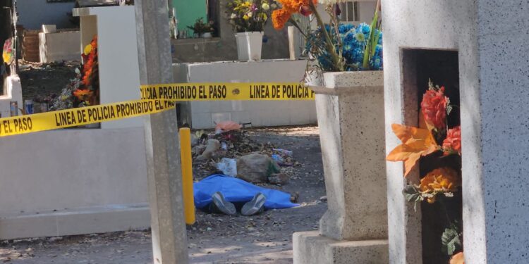 Hallan a un hombre asesinado a balazos en el Panteón de la 21 de Marzo