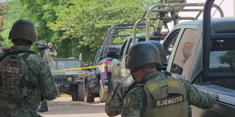 Ejército implementa operativo en Cosalá ante reporte sobre hallazgo de 30 cuerpos sin vida