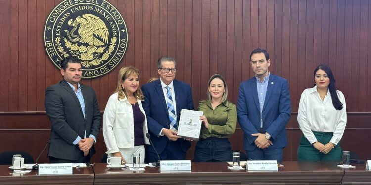 Secretario General entrega al Congreso del Estado el Tercer Informe de Gobierno de Rubén Rocha Moya