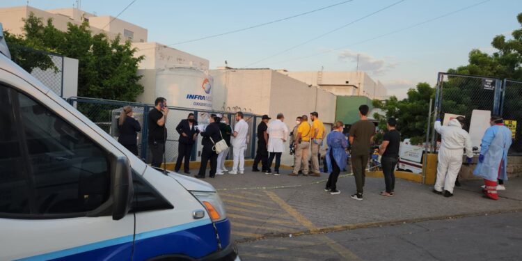 Paciente intoxicado llega al Hospital General y 10 personas más se intoxican