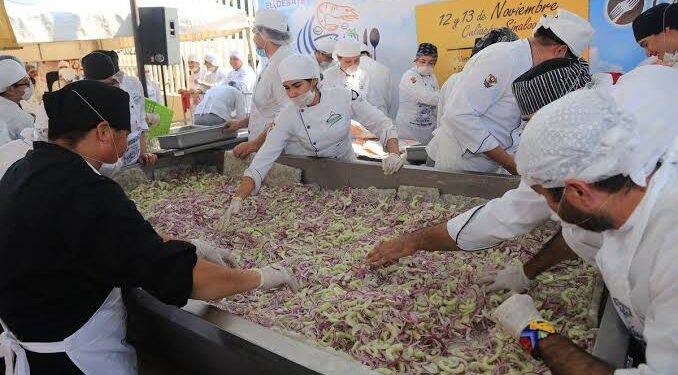 174 estudiantes de Gastronomía de la UAS elaborarán 5 mil porciones de aguachile para apoyar en magno evento “Jalemos con la Banda”