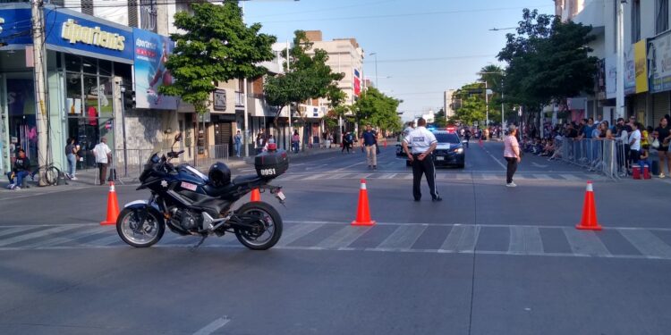 A tomar sus previsiones, para resguardo de los asistentes será cerrada la avenids Álvaro Obregón durante el desfile del 20 de noviembre.