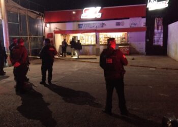 Atacan a balazos un expendio en la Tecate en El Diez; Hay un muerto y dos heridos de bala