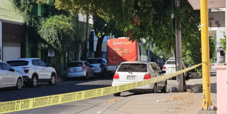 Muere mujer arrollada por un camión urbano en pleno dentro de Culiacán