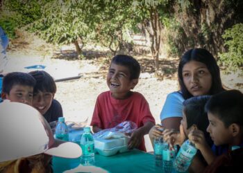 Cocina móvil Alajibua de DIF Culiacán, lleva alimento calienta a familias de Aguaruto
