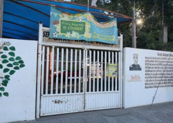 Padres de familia avalan simulacros de balaceras en escuelas de Culiacán