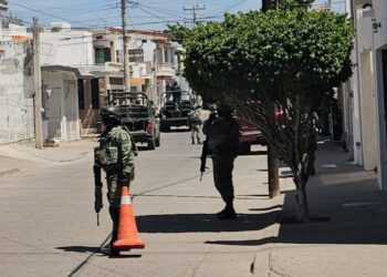 Personal del Ejército detiene a tres personas y asegura armamento y un vehículo blindado en Culiacán: SSP Sinaloa