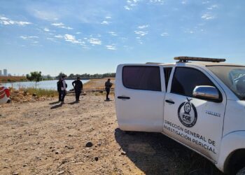 Flota el cuerpo de un hombre sin vida atado con cadenas en el río Humaya