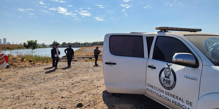 Flota el cuerpo de un hombre sin vida atado con cadenas en el río Humaya