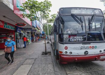 Sin importar las circunstancias, operan camiones en Culiacán: Líder transportista