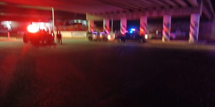 Localizan a un hombre asesinado debajo del puente a desnivel de “La Costerita”