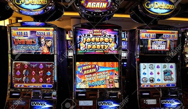 Aseguran 36 máquinas tragamonedas en casas conocidas como “jugada”” en Culiacán