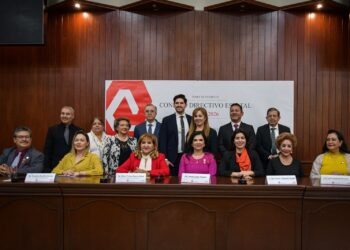 A apostarle a la educación y al crecimiento profesional, exhorta diputada María Teresa Guerra Ochoa