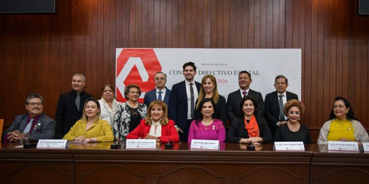 A apostarle a la educación y al crecimiento profesional, exhorta diputada María Teresa Guerra Ochoa