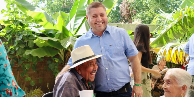 “En mi gobierno siempre tendrán espacios de recreación”: Alcalde de Badiraguato convive con adultos mayores