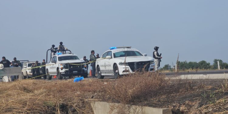 Hallan a un hombre asesinado y abandonado en una de las bancada “La Costera” en Navolato