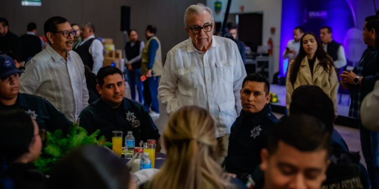 Merecen todo nuestro reconocimiento dice Rocha a policías y anuncia mejoras en prestaciones económicas y sociales