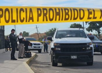 Localizan abandonada la camioneta que despojaron anoche en Walmart México 68