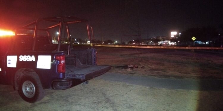 Asesinan a dos jóvenes en motocicletas sobre el bulevar Agricultores