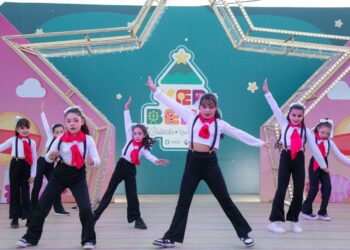 Familias disfrutan presentaciones artísticas en la Villa del bienestar de la Verbena Culiacán