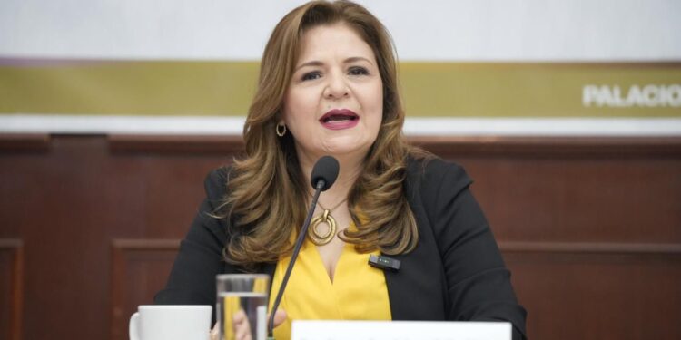 Comparece auditora ante Poder Legislativo