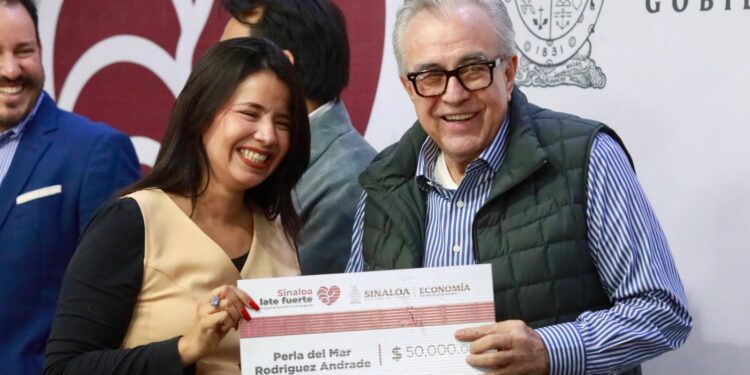 Entrega Rocha apoyos directos e inmediatos a comerciantes de 6 municipios, restaurantes de Culiacán, organizadores de eventos y emprendedores