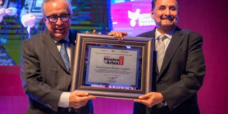 Entrega Rocha Moya el Premio Sinaloa de las Artes