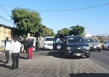 Atentado a balazos que inició en el bulevar Zapata y terminó en el eje Federalismo dejó un hombre sin vida y dos gatilleros detenidos