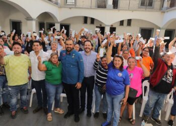 En San Ignacio continúa la entrega de apoyos directos a comerciantes, restauranteros y microempresarios del programa “Sinaloa Late Fuerte”